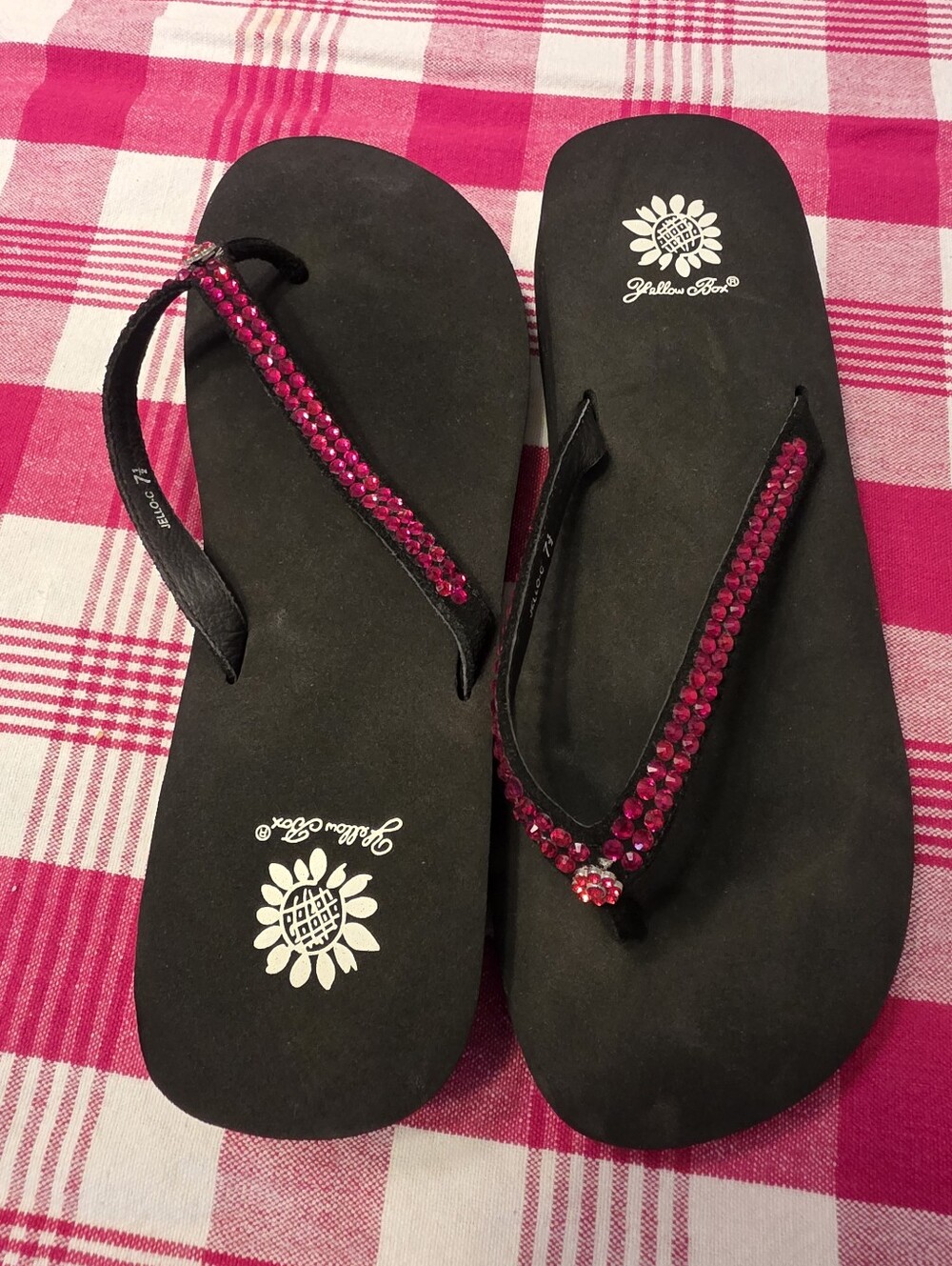 Yellow Box flip flops size 7 1/2 Red Rhinestone - Picture 6 of 6